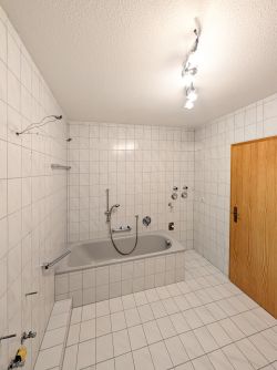 2-Zimmer-Wohnung Elsenfeld – Duschbad