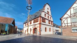 Das historische Rathaus von 1590